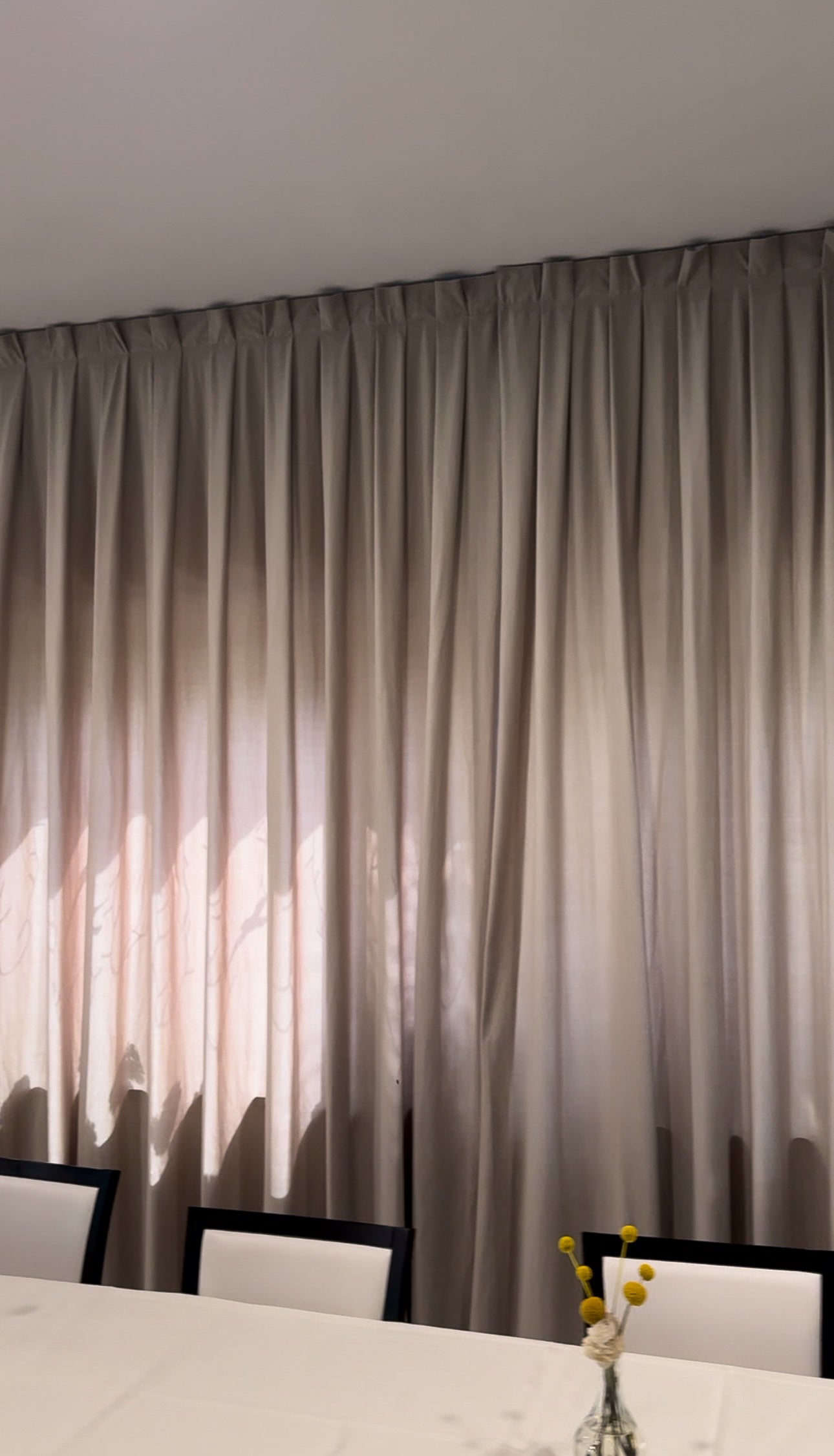 Tenda oscurante black out, per interni su misura grigia, grigio, morbida, lunga, coprente, anti rumore, tinta unita, protegge dal freddo, camera da letto, soggiorno, sala, salotto, ufficio, studio, semplice