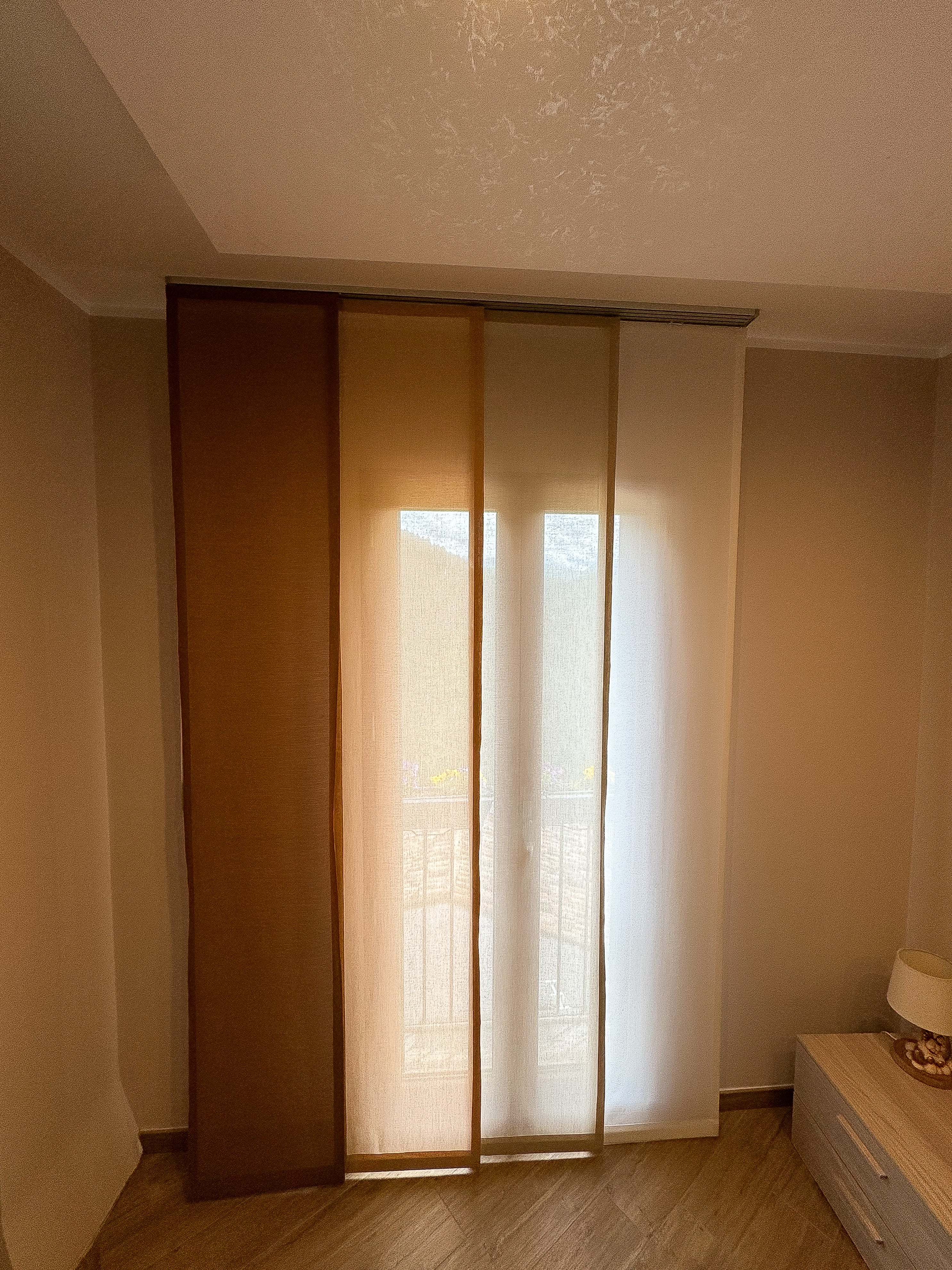 Leeva Tende Oscuranti Per Camera Da Letto - 2 Pannelli 132x213 Cm, Elegante Stampa Floreale Marrone, Tessuto 100% Poliestere, Blocco Luce 85%, Con Tieback Inclusi